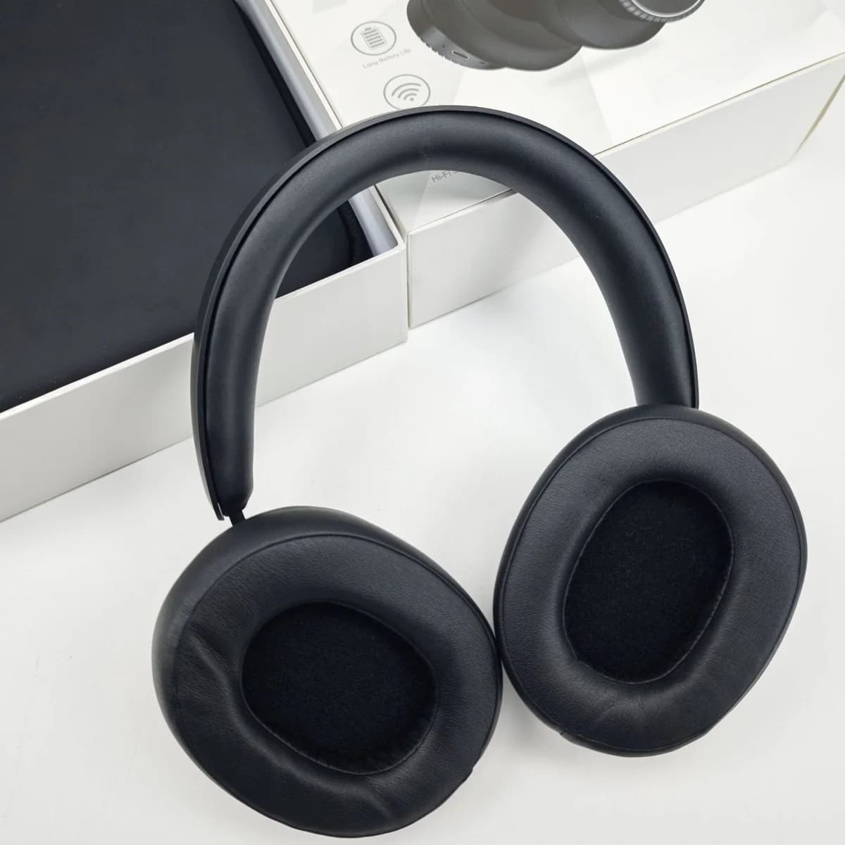 Bezdrôtové Bluetooth slúchadlá cez uši s potlačením hluku a puzdrom