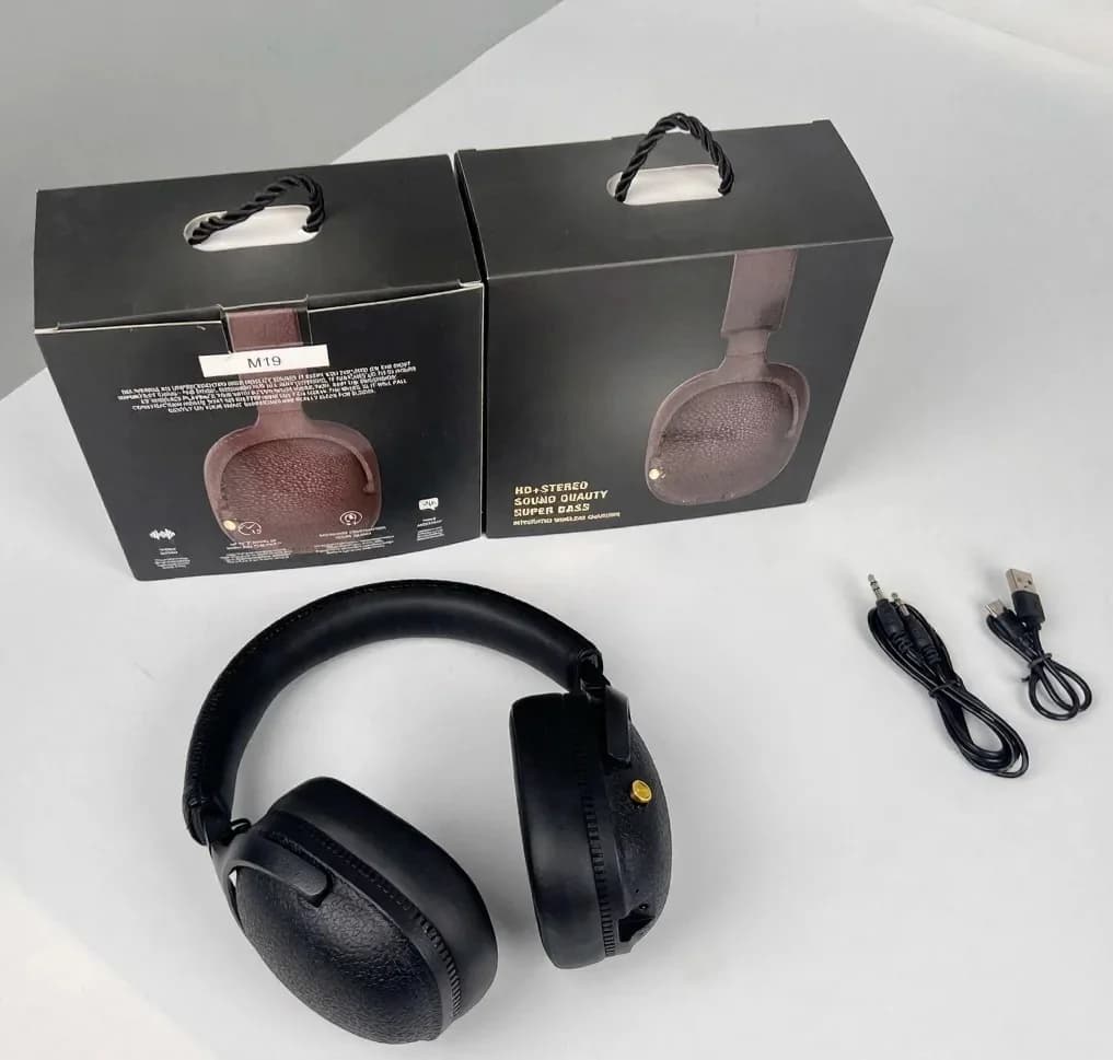 Retro bezdrôtové slúchadlá s uzavretým dizajnom, stereo zvukom a mikrofónom