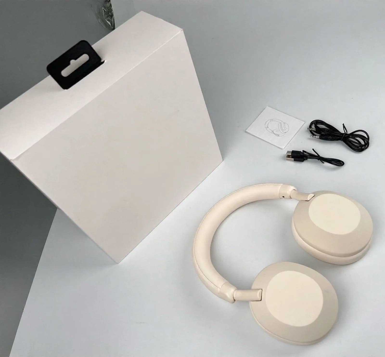 Bezdrôtové Bluetooth slúchadlá cez uši s aktívnym potlačením hluku a stereo zvukom